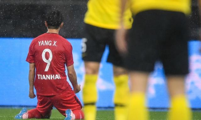 法甲尼斯补时争议任意球绝杀里昂终结五连胜登顶引热议